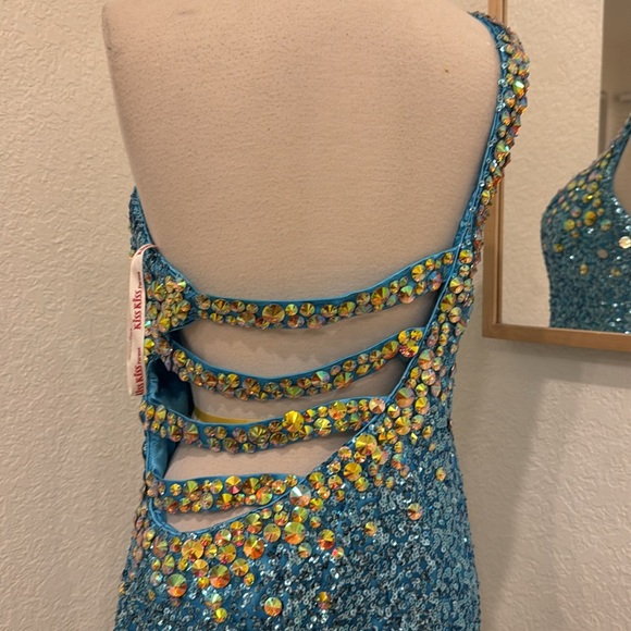 Kiss kiss formal sequined gown by Mary’s Bridal turquoise - Picture 4 of 7